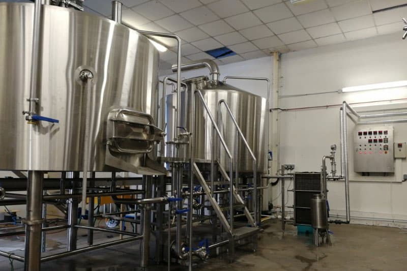 2000L brewing equipment is installed in Canada