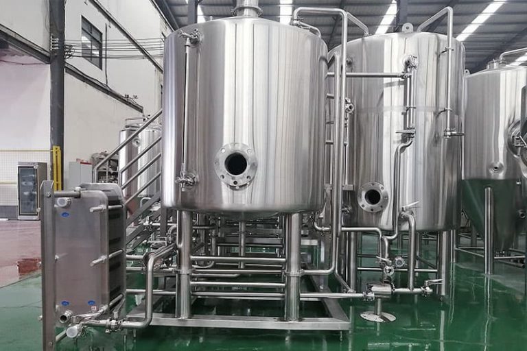 El equipo de cervecería 5bbl está instalado en el Reino Unido