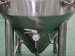 Detalle de la cervecería 7BBL-3