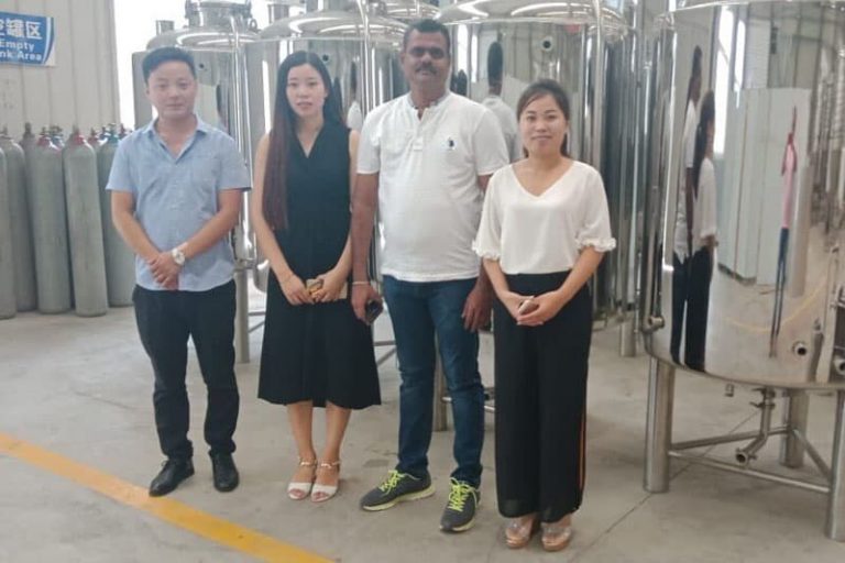 Indian and American customers come to visit our factory-2