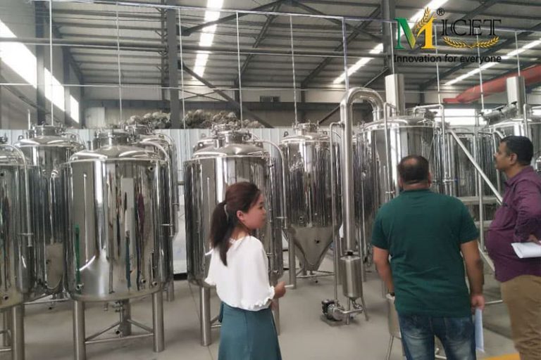 Indian and American customers come to visit our factory-3