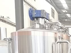 Detalle del equipo de la cervecería de 700l-7