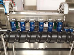 détail de la machine de remplissage de canettes de bière-1