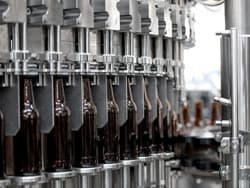 détail de la machine de remplissage de canettes de bière-2