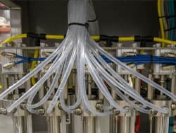 détail de la machine de remplissage de canettes de bière-6