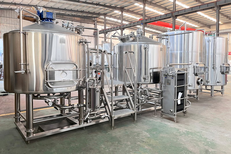 What equipment does the brewhouse system consist of