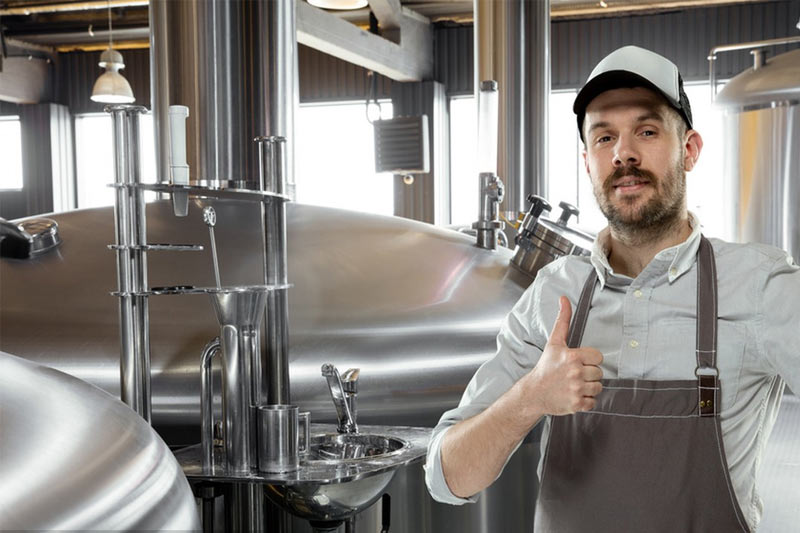 Un système complet de brassage de bière de 1500 litres arrive à Dubaï