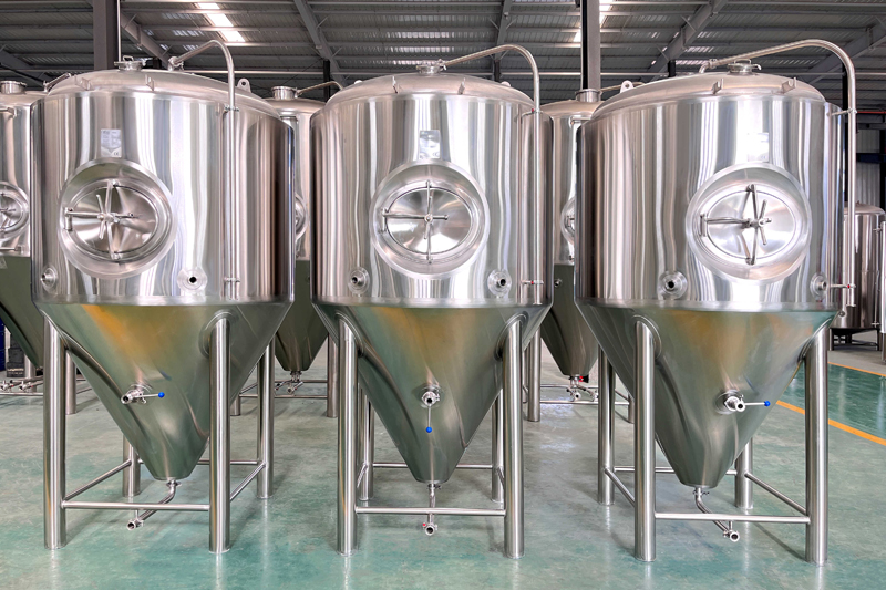 What are the advantages of using stainless steel fermentation tanks？