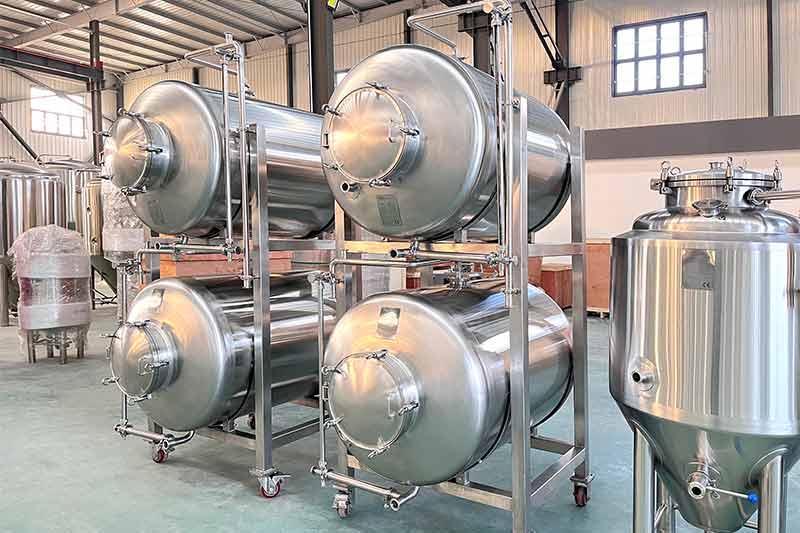Stainless steel tanks for beer and beverages