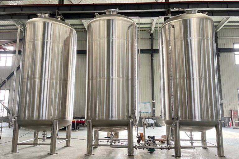 Storage tanks and mixing tanks